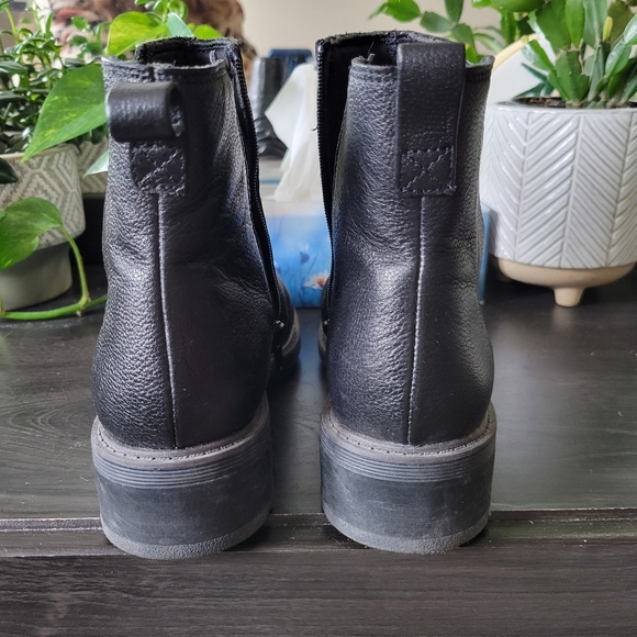 Clarks Boot - Picture 4 of 8